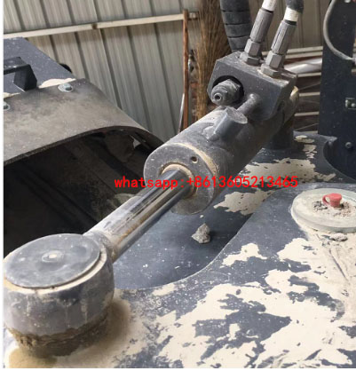 进口铣刨机输料带摆动油缸251